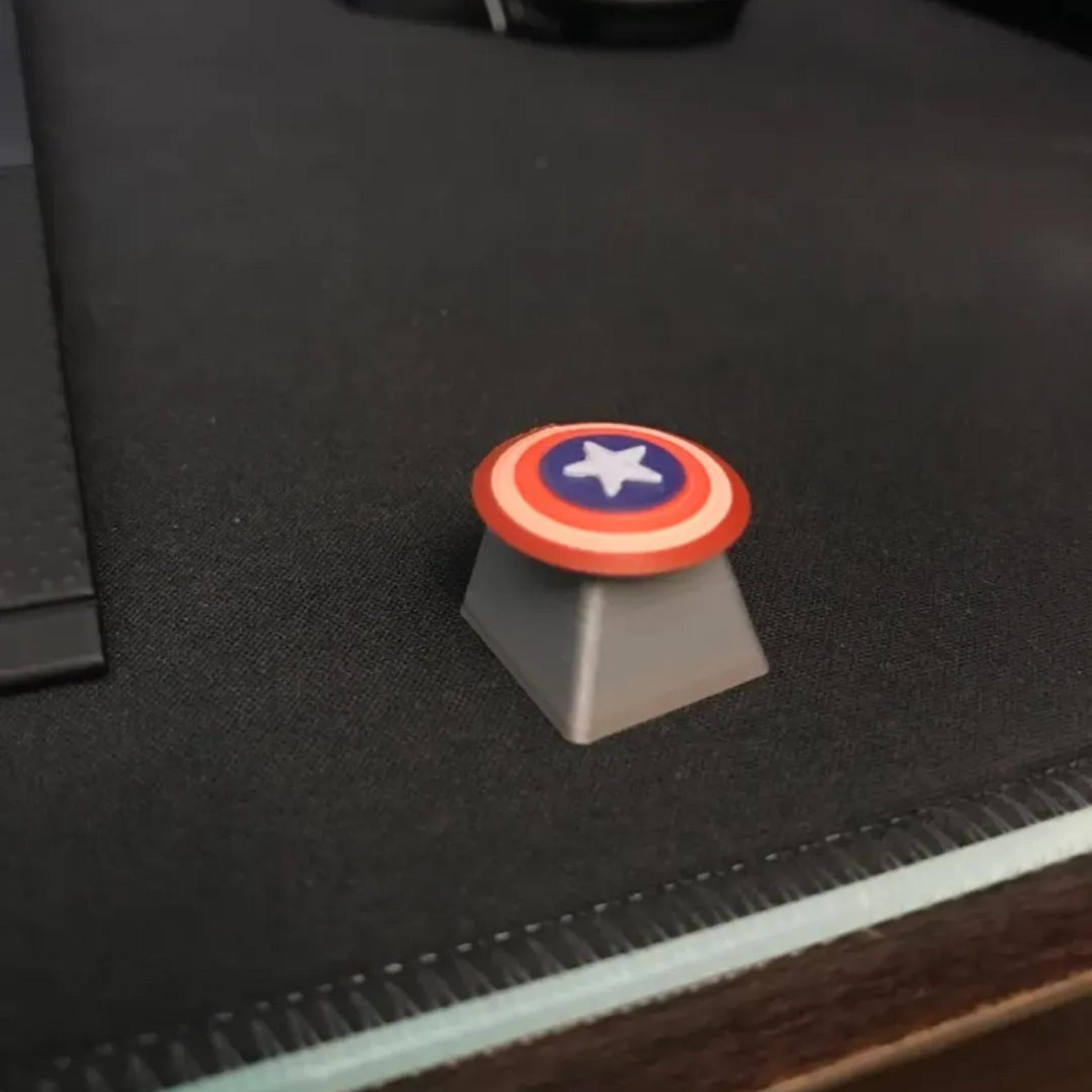 Patriotic Shield Artisan Keycap • Star Emblem Accent Key for Custom Mechanical Keyboards