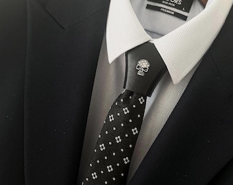 Handmade Gothic Leather Tie Knot Cover with Skull Pin