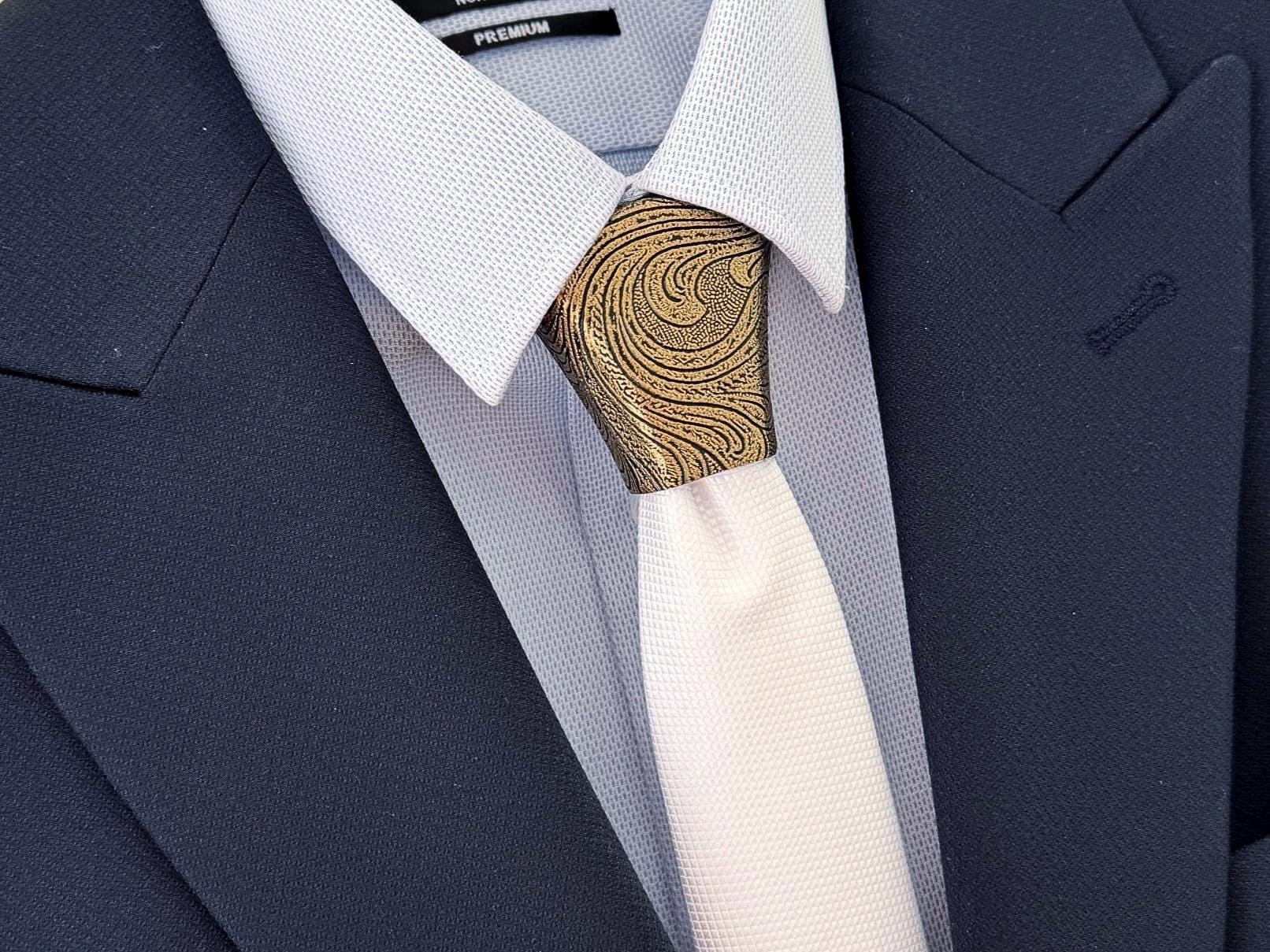 Baroque Gold Tie Knot Cover: Groomsman Gift for Wedding