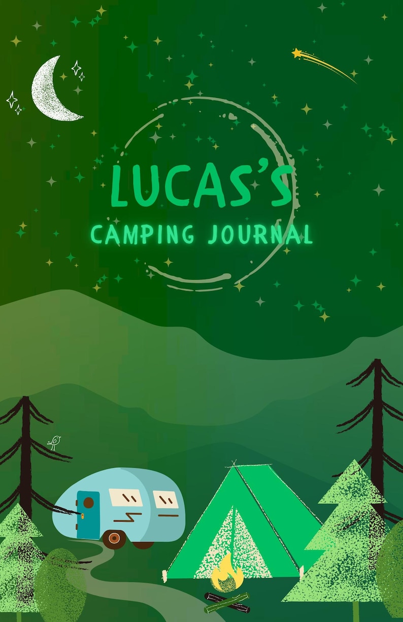 Puede incluir: Un diario de acampada verde con el texto "LUCAS'S CAMPING JOURNAL". La ilustraci&oacute;n presenta una caravana azul, una tienda de campa&ntilde;a verde, una fogata, &aacute;rboles, una luna creciente y estrellas, todo sobre un fondo verde.