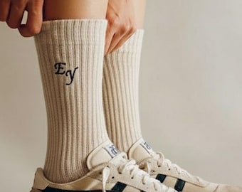 Calcetines de lana personalizados, calcetines acogedores bordados personalizados, regalo de Navidad para ella, calcetines de lana de invierno hechos a mano, calcetines bordados personalizados