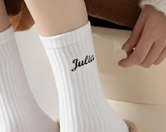 Ropa personalizada, calcetines con nombre para eventos, calcetines con nombre para regalar, calcetines navideños, calcetines con nombre para enamorados, calcetines de tenis bordados para disfraz.