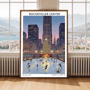 Può includere: Una stampa incorniciata del Rockefeller Center a New York durante le vacanze invernali. L'opera raffigura una pista di pattinaggio, un albero di Natale e gli edifici circostanti. La stampa include il testo "Rockefeller Center" e "New York, USA".