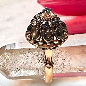 Black & Ceylon Saphir 12k Gold Thai Prinzessin Ring / Saphir Harem Ring Mid-Century Nachlass, Boho Chic