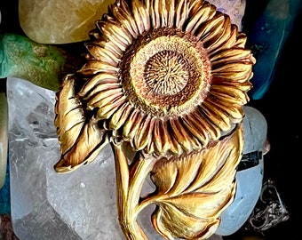 Vintage MFA Sunflower brooch - gold tone Museum of Fine Arts Boston. 1990s vintage fashion. Sun Flower