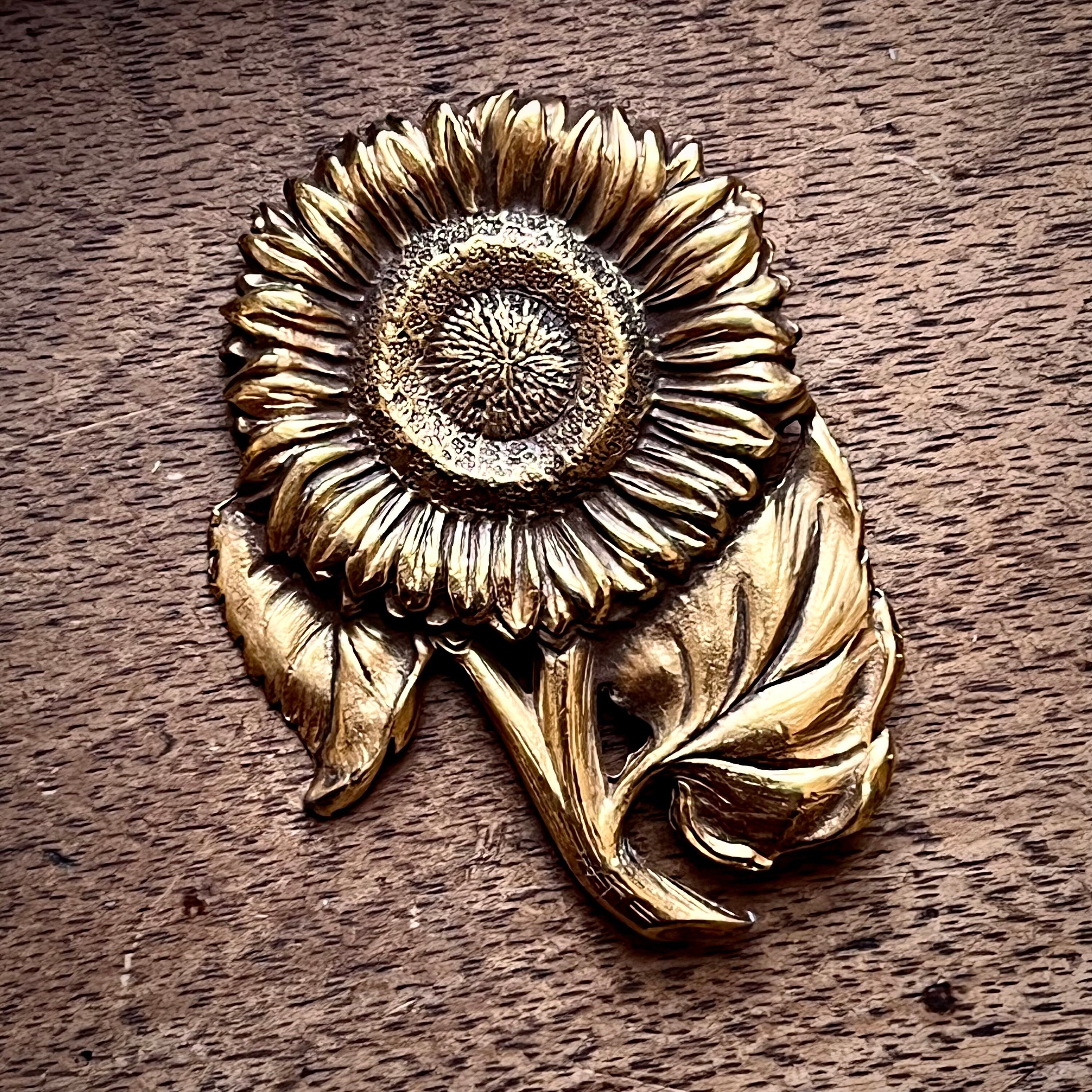 【箱付き】MFA ボストン美術館 ひまわり 向日葵 ブローチ ヴィンテージ 箱付き】MFA ボストン美術館 ひまわり 向日葵 ブローチ
