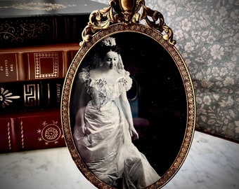 Early 20th century Photograph Frame Regency style  - Gilt brass oval Photo Frame, easel stand photo of bride wedding dress, perfect for desk