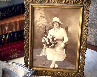 Late 19th century Photograph Frame Regency style  - Gilt brass acanthus Photo Frame, easel stand photo of bride wedding dress, ormlou