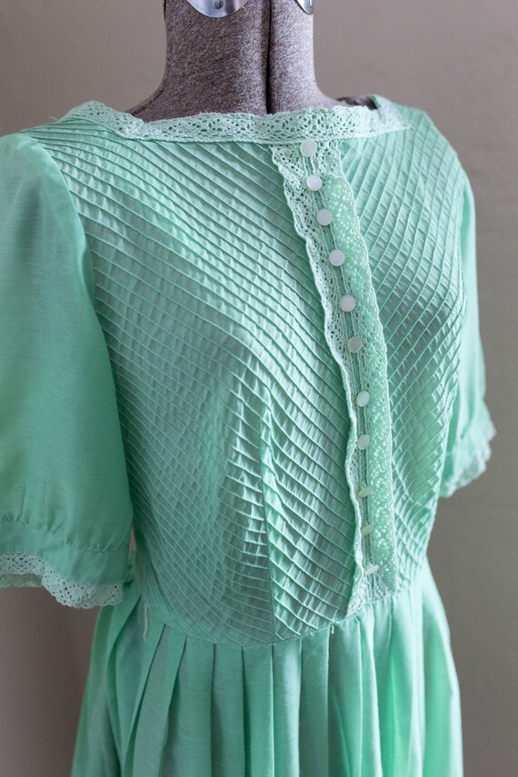 60s 70s bright green cotton day dress / 30" waist… - image 3