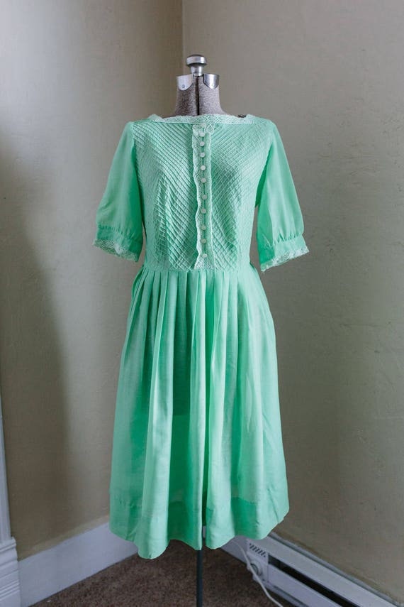 60s 70s bright green cotton day dress / 30" waist… - image 1