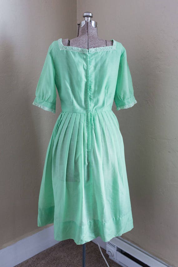 60s 70s bright green cotton day dress / 30" waist… - image 4