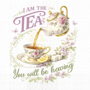 Può includere: Illustrazione in stile vintage con una teiera che versa tè in una tazza, con una fetta di limone, zollette di zucchero e dettagli floreali. Il testo recita "I AM THE TEA You will be having."