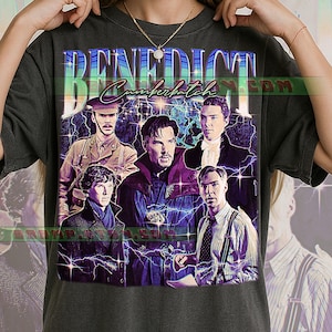 Puede incluir: Camiseta gris oscuro con un gráfico de Benedict Cumberbatch en varios roles, con el nombre "Benedict Cumberbatch" en una fuente estilizada. El diseño incluye imágenes del actor con acentos de rayos.