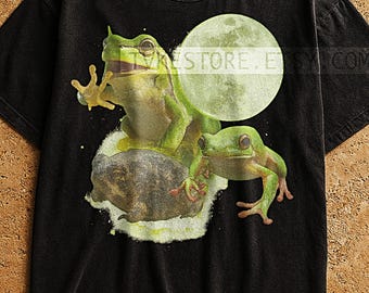 Frog On The Moon T-Shirt, Frog Lovers Graphic Tee, Celestial Frog Art, Vintage Space Shirt, Retro Cartoon Frog