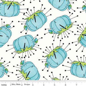 PAPERDOLL in pensione, cuscino per spilli a forma di pomodoro J. Wecker Frisch, bambola di carta vintage a tema cucito, blu e bianca, fuori catalogo oop