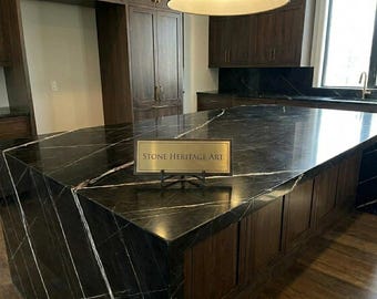 Encimera Sahara Noir a medida, mesa de comedor de mármol negro y dorado