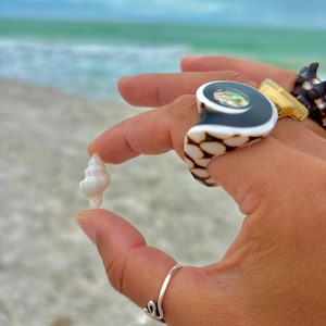 Anello da cocktail She Shells Art a forma di conchiglia di cono - Un pezzo unico