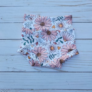 Bummies for baby, baby bummies, floral print bummies, shorts for baby, shorts for toddler, baby shorts