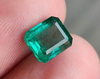 1.50 Carats AAA Zambian Emerald, Faceted Cut, Green Gemstone