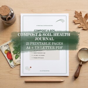 以下が含まれることがあります： COMPOST & SOIL HEALTH JOURNALと題された白い紙の文書で、A4およびUSレターPDF形式の23枚の印刷可能なページが含まれています。文書には、土壌の健康記録や庭の観察ログに関するテキストが記載されています。