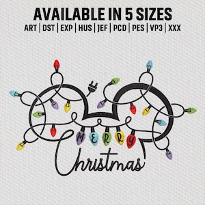 Puede incluir: Un diseño de luces navideñas negras con el texto "Merry Christmas" en una fuente de escritura. El diseño incluye bombillas de colores y el texto "AVAILABLE IN 5 SIZES".