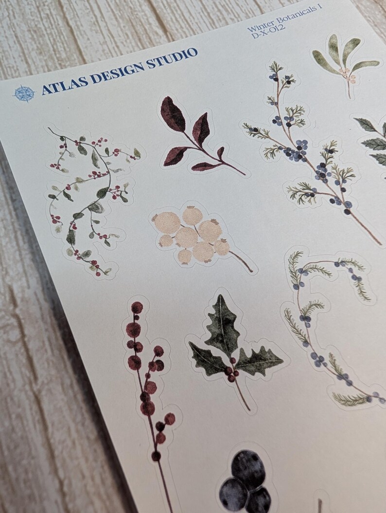 Klistermärkesark med vinterväxter, akvarellgrönt, blomdekor, tallbärsgrenar för dagböcker och planerare bild 4