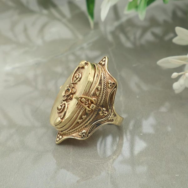 Gold Poison Box Ring - Vintage Style Locket Ring - Secret Compartment Jewelry - Ornate Boho Statement Ring - Victorian Pill Box Ring