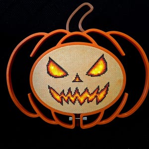 Patrón de punto de cruz de calabaza de Halloween iluminada / Calabaza de Halloween en PDF