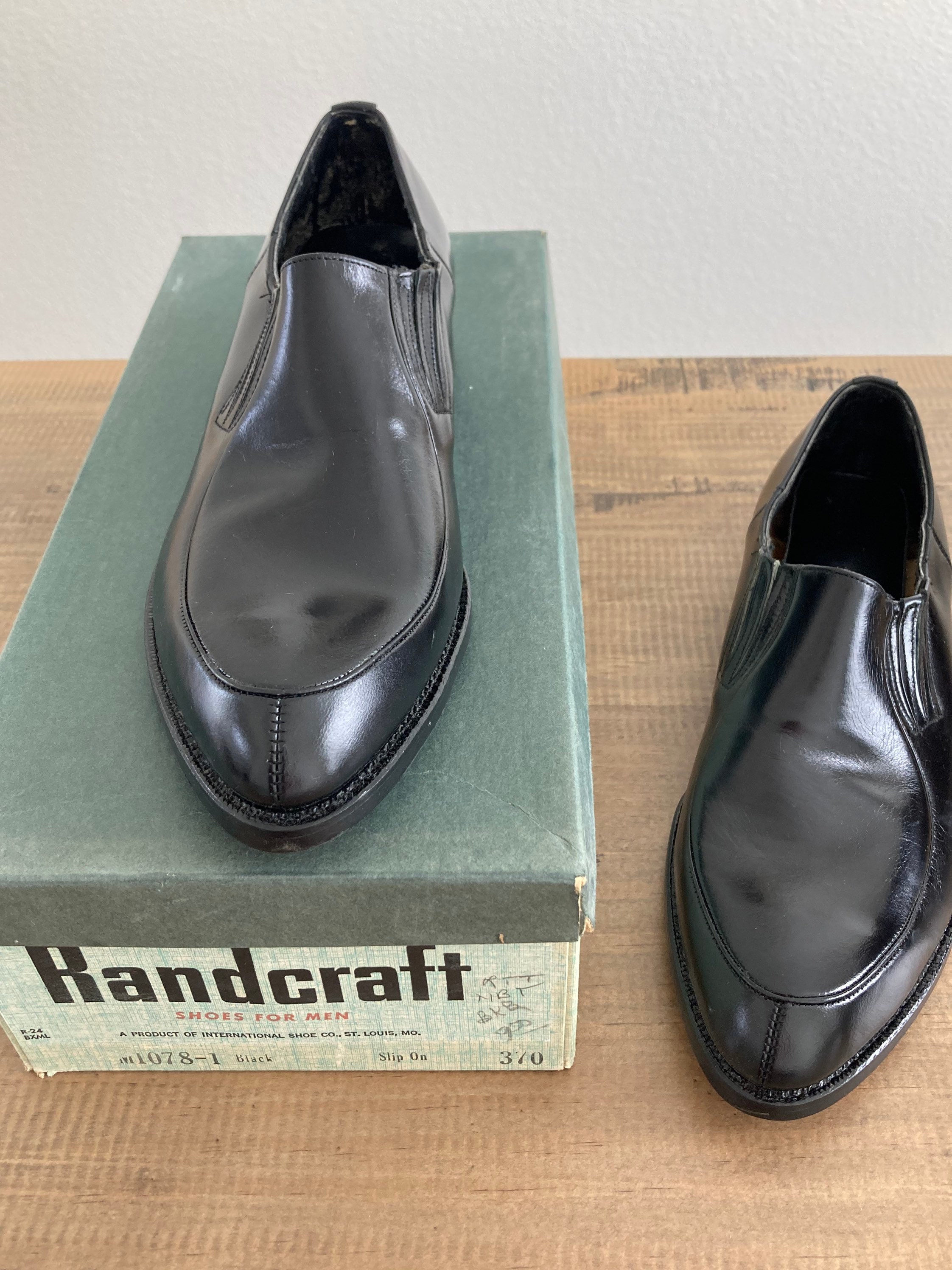 Vintage Young Mens Size 7 Black Leather Slip on Dress Shoes Vintage Young Mens Size 7 Black Leather Slip on Dress Shoes
