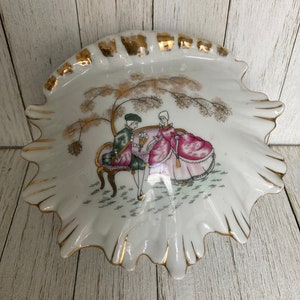 Vintage Porcelain Gilded Box Vanity Dish Victorian Painted Courting Couple Jewelry Box - Shell Design With Lid