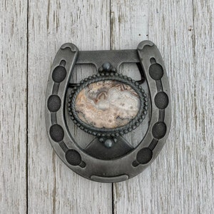 ZELDZAME en unieke vintage hoefijzer riemgesp met marmeren stenen middenstuk - westerse riemgesp - uniek cadeau-idee