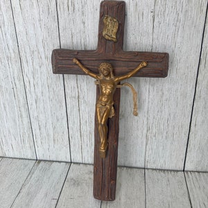 Vintage 1930&#39;s-40&#39;s Ceramic Brass Wall Crucifix Cross Jesus Christ Religious Art