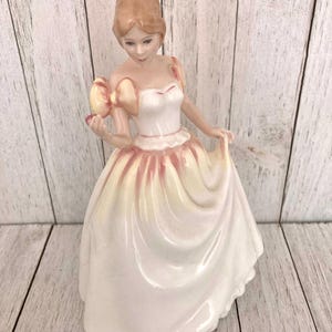 1993 Royal Doulton Figurine - Gift Of Love - HN 3427 - Pretty Lady Figurine