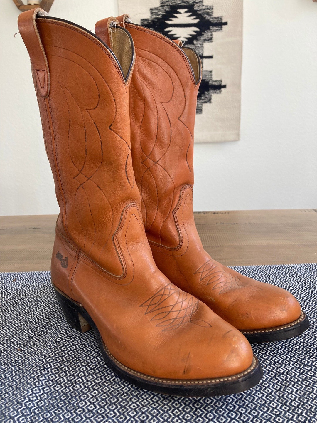 Bottes cowboy hautes ajourées en cuir camel vintage, bottes cowboy cuir camel, santiags hautes cuir talon