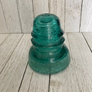Wunderschönes antikes aqua blaues Hemingray No 40 Glass Isolator unten - DIY Licht, Dekor