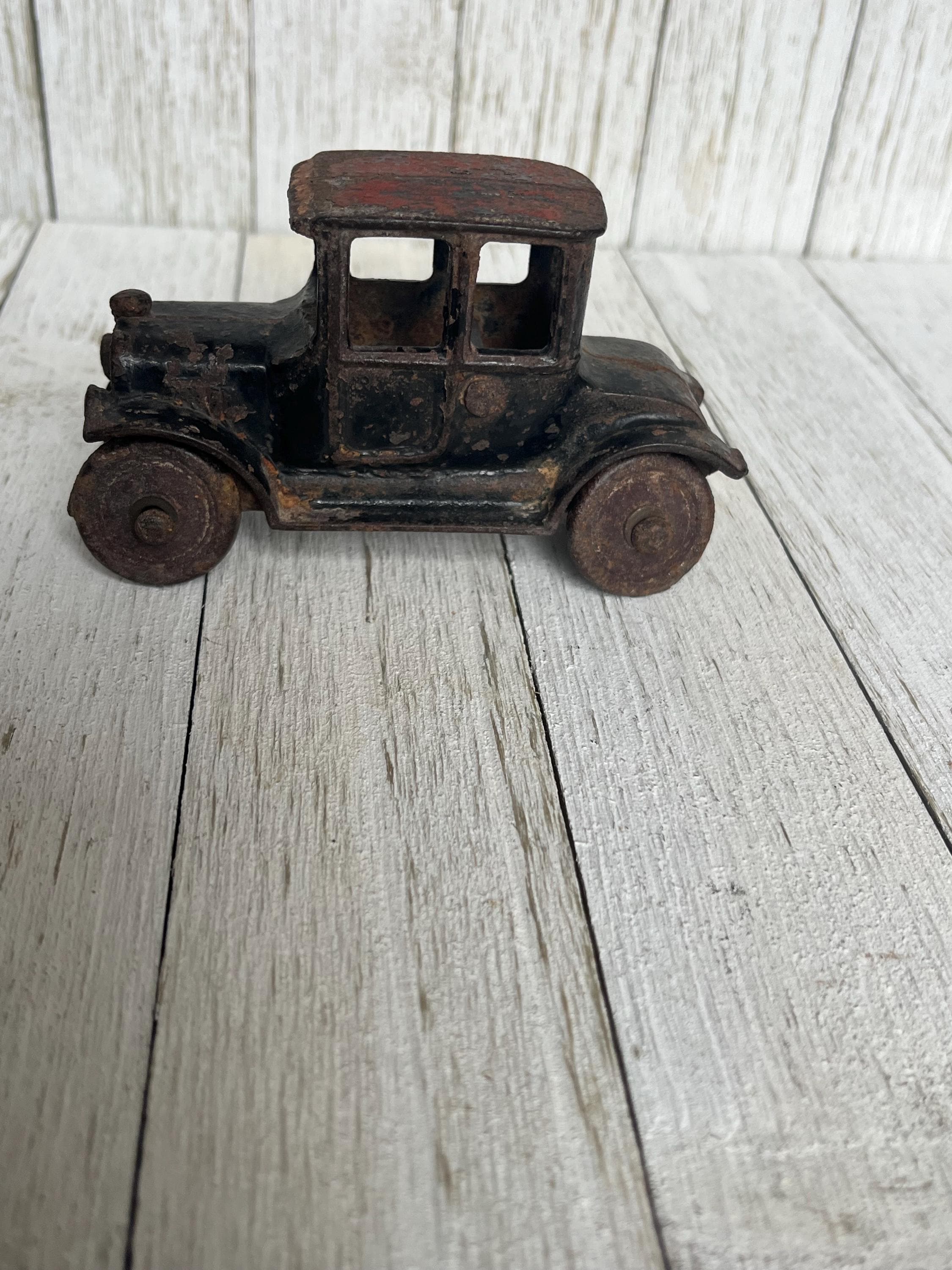 アンティーク モデル T 鋳鉄製金属製おもちゃの車 1900 年代初頭