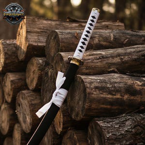Katana larga decorativa hecha a mano con mango de cordón blanco y vaina negra. Exhibición ninja estilo samurái japonés, accesorio decorativo para cosplay.