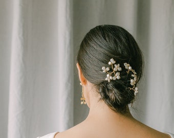 Pearls Bridal hair pins,  floral hair pins, wedding hair pins with pearls flowers, bridal hair piece set BISOUS style 21002