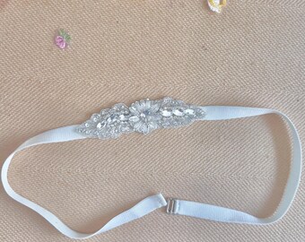 Cintura da sposa aderente con perline di strass argentati e nastro elastico