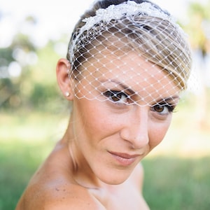 wedding veils, Birdcage veil headband with beaded applique Pela image 5