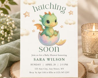 Könnte beinhalten: Eine rechteckige Babyparty-Einladungskarte mit einem grünen Drachen, der aus einem pastellfarbenen Ei schlüpft. Der Text lautet hatching soon, Join us for a Baby Shower honoring SARA WILSON, SUNDAY | APRIL 20 | 2-5 PM, 123 Any City, Any Street, NY, Rsvp by Apr 11th to Ellie at (123) 547-2297.