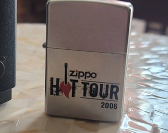 Encendedor Zippo Hot Tours Papa Roach 2006 de menta