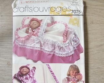 Simplicity Crafts Pattern 7075: Baby Doll Hand Puppet, Blanket, Basket Liner (Uncut)