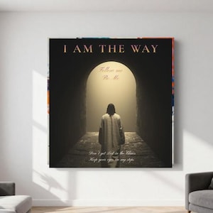 Puede incluir: Una impresión en lienzo enmarcada que representa a una persona caminando hacia una luz brillante al final de un túnel de piedra. El texto "I AM THE WAY" está en la parte superior, con "Follow me, Be Me" y "Don't get lost in the chaos, Keep your eyes on my steps" debajo.