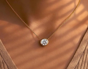 Collar con colgante de moissanita burbuja, clásico, de una sola piedra, con diamante deslumbrante color D.