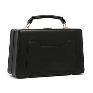 Puede incluir: Un bolso negro rectangular con asa superior y herrajes dorados. El bolso tiene un dise&ntilde;o estructurado con un bolsillo frontal y un cierre de broche. El asa es curva y est&aacute; sujeta a la bolsa con detalles met&aacute;licos dorados.