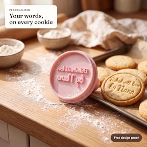 Individueller Keksstempel, „Mit Liebe gebacken von Oma“, personalisierter Kekspräger, Backgeschenk für Oma, Weihnachtskeksstempel
