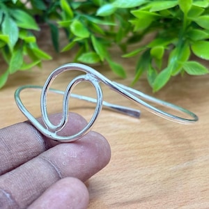 Sterling Silver Wave Cuff Bracelet, Minimalist Ocean Wave Bangle, Open Loop Silver Jewelry Gift for Her, Delicate Swirl Wrist Cuff