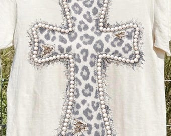 PNG de cruz de leopardo, diseño de camiseta cristiana coqueta, gráfico de cruz de perlas, PNG de boutique basada en la fe, diseño de sublimación religiosa