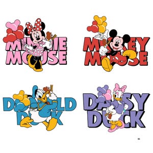Può includere: Quattro grafiche di personaggi Disney su sfondo bianco. Minnie Mouse in rosa, Mickey Mouse in rosso, Paperino in blu e Paperina in viola. Ogni personaggio è abbinato al proprio nome in un colore coordinato.